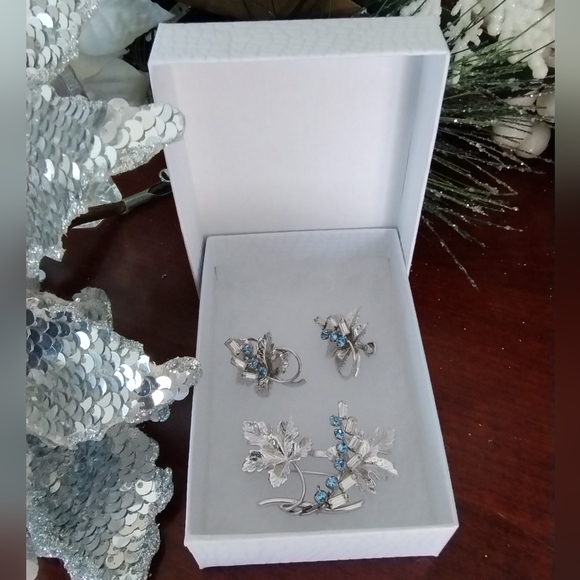 Vintage Sterling Silver Sparkly Brooch & Earring Set signed Carl Art - Picture 2 of 16